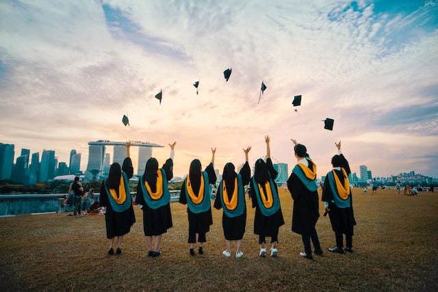 Here are the best low-interest student loans to save you money over time